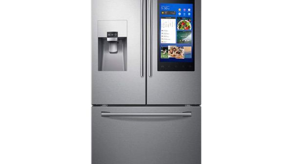 Intelligenter Kühlschrank der neuesten Generation. Ganz smart die Lebensmittel lagern.